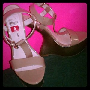 SIZE 9👡CURVE HEEL TAN GOLD HIGHLIGHTS IN HEEL👡❤